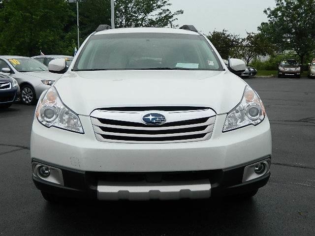 Subaru Outback 2011 photo 3