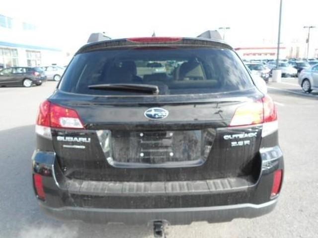 Subaru Outback 2011 photo 2