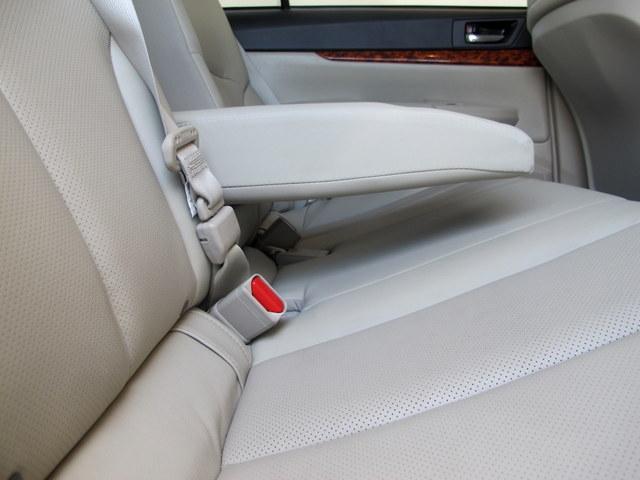 Subaru Outback 2011 photo 18