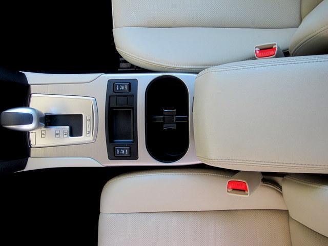 Subaru Outback 2011 photo 22