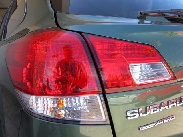 Subaru Outback 2011 photo 33