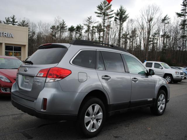 Subaru Outback 2011 photo 2