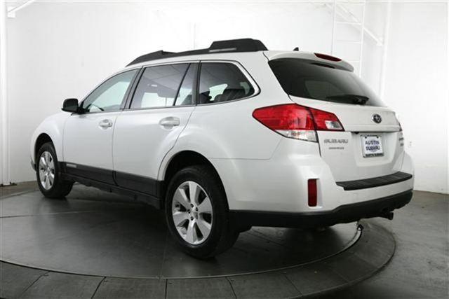Subaru Outback 2011 photo 2