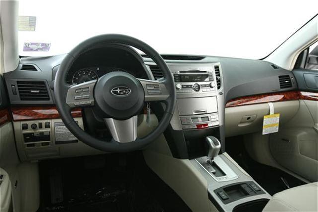 Subaru Outback 2011 photo 3