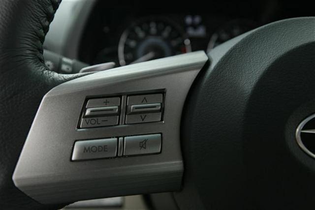 Subaru Outback 2011 photo 2