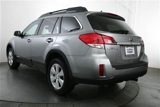 Subaru Outback 2011 photo 2