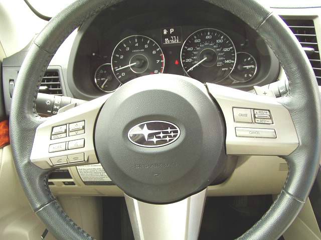 Subaru Outback 2011 photo 1