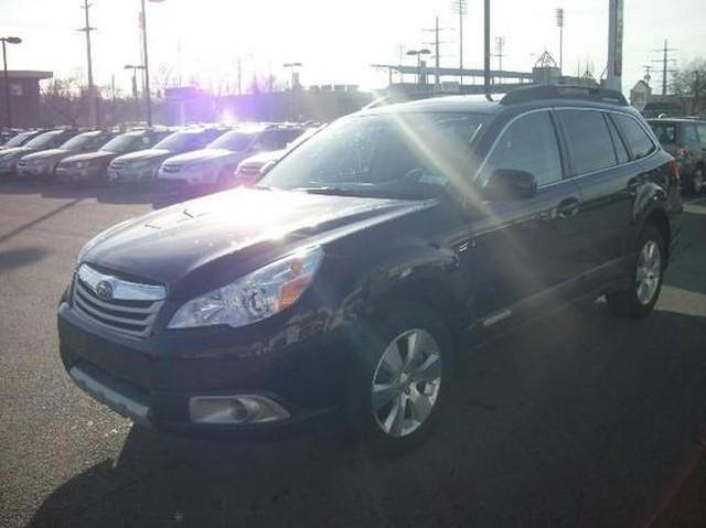 Subaru Outback 2011 photo 2