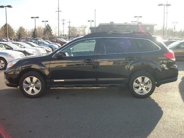Subaru Outback 2011 photo 3