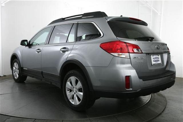 Subaru Outback 2011 photo 2
