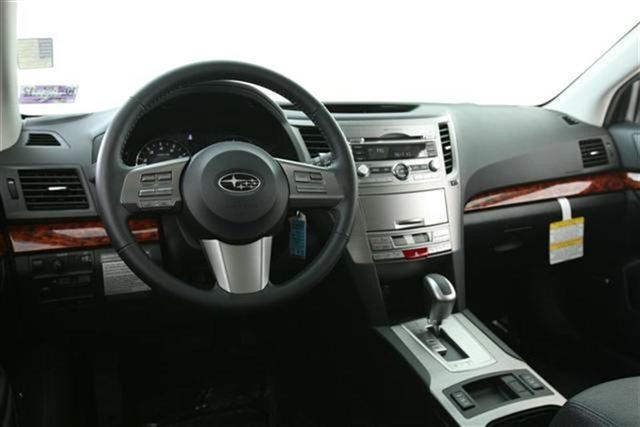 Subaru Outback 2011 photo 3