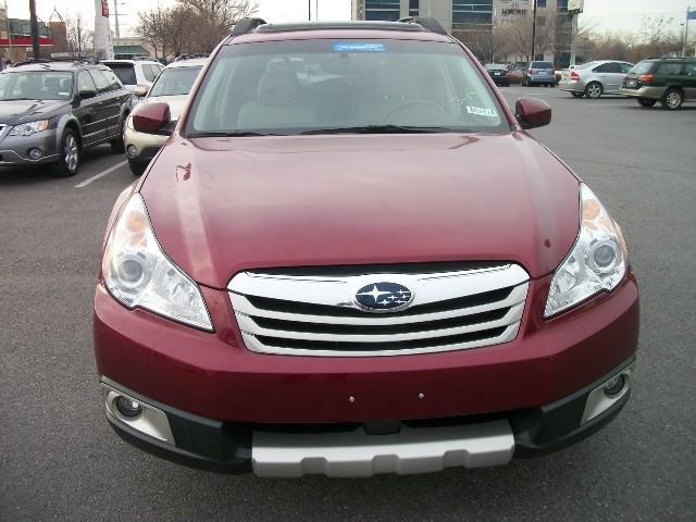 Subaru Outback 2011 photo 2