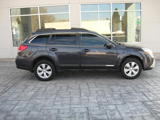Subaru Outback 2011 photo 1