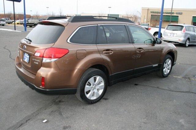 Subaru Outback 2011 photo 2