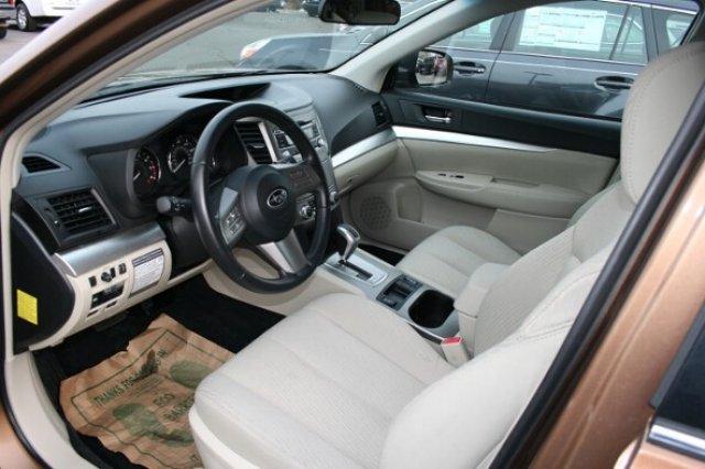 Subaru Outback 2011 photo 4