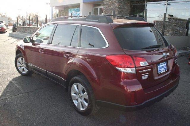 Subaru Outback 2011 photo 2