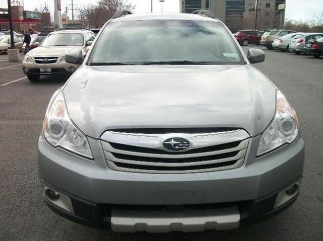 Subaru Outback 2011 photo 2