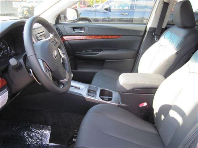 Subaru Outback 2012 photo 2