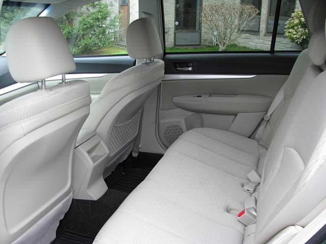 Subaru Outback 2012 photo 12