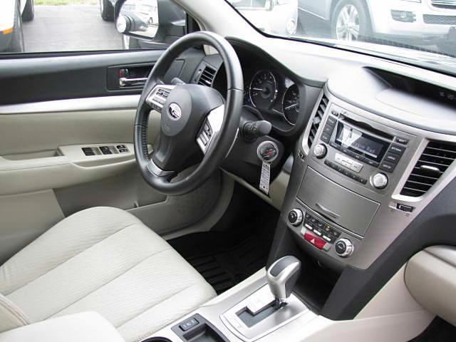 Subaru Outback 2012 photo 16