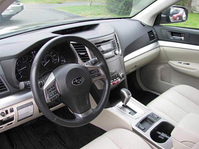 Subaru Outback 2012 photo 3