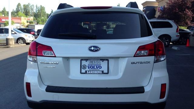 Subaru Outback 2013 photo 2