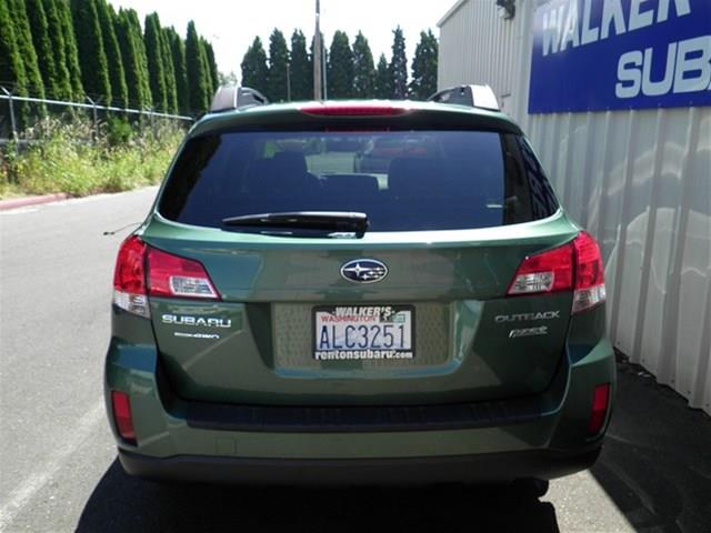 Subaru Outback 2013 photo 2