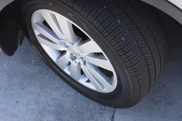 Subaru Tribeca 2011 photo 1