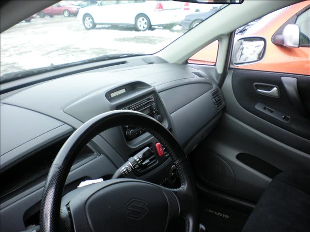 Suzuki Aerio 2004 photo 2
