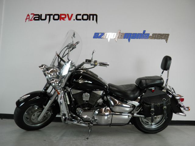 Suzuki BOULEVARD C90T 2005 photo 2