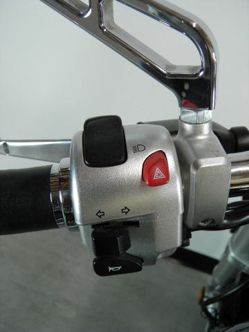 Suzuki BOULEVARD M109R 2006 photo 12