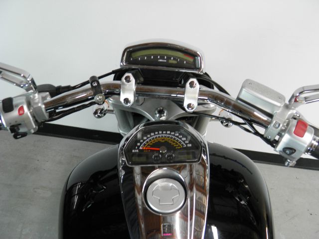 Suzuki BOULEVARD M109R 2006 photo 14