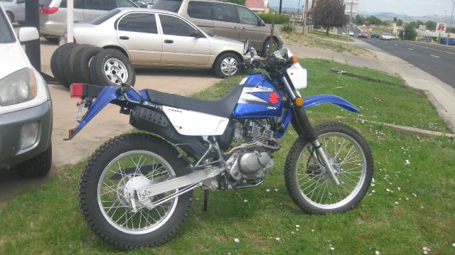 Suzuki DL200 2004 photo 2