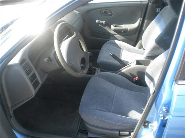 Suzuki Esteem 2000 photo 2