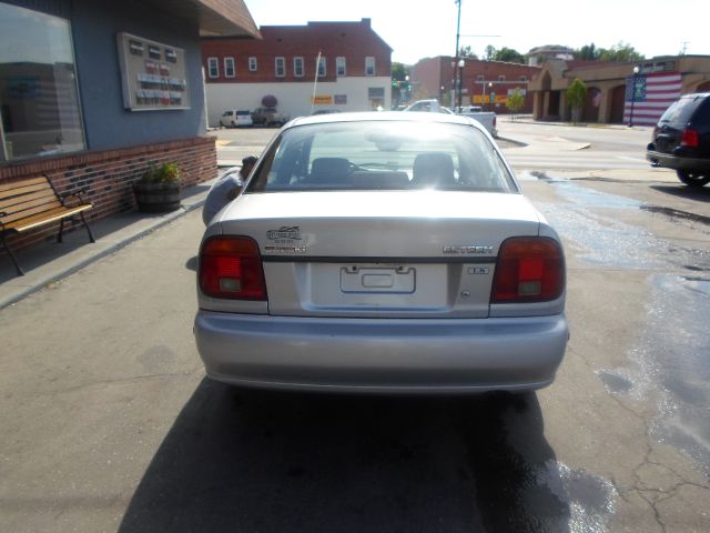 Suzuki Esteem 2000 photo 1