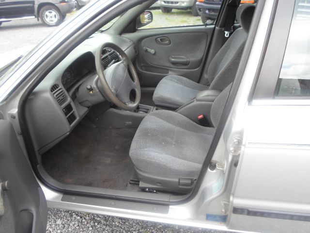 Suzuki Esteem 2000 photo 2