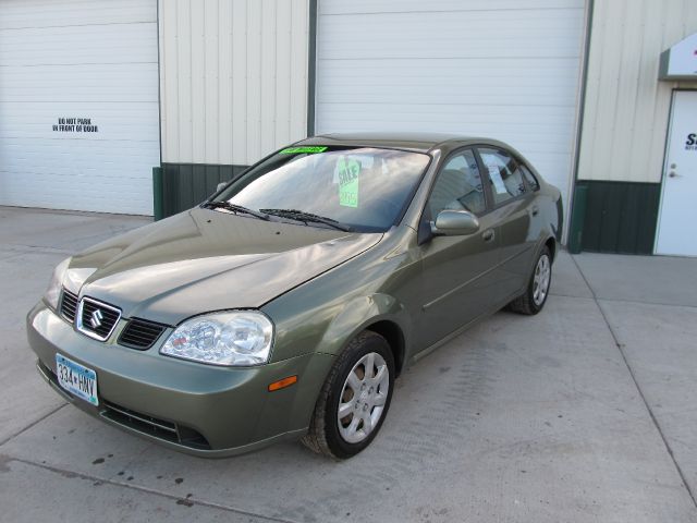 Suzuki Forenza 2004 photo 1
