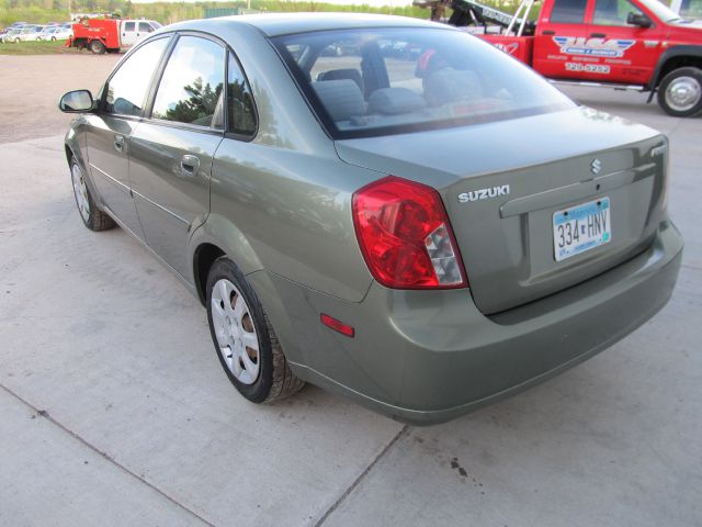 Suzuki Forenza 2004 photo 2
