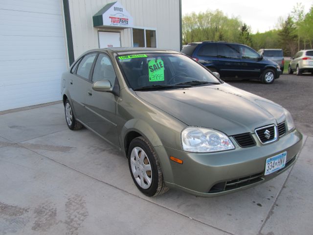 Suzuki Forenza 2004 photo 3