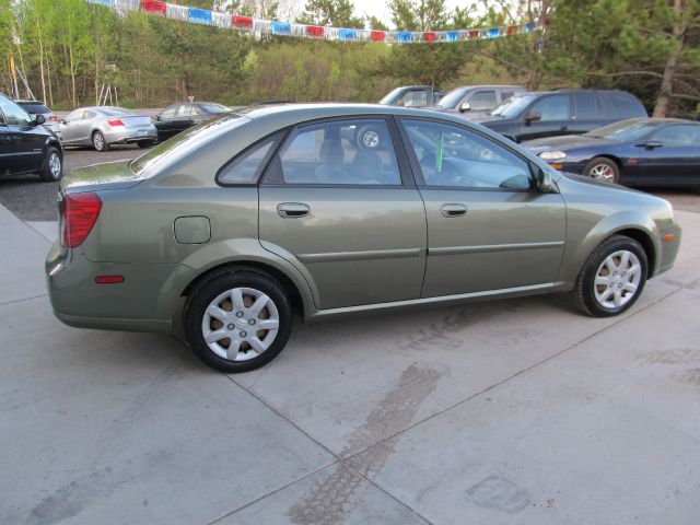 Suzuki Forenza 2004 photo 4