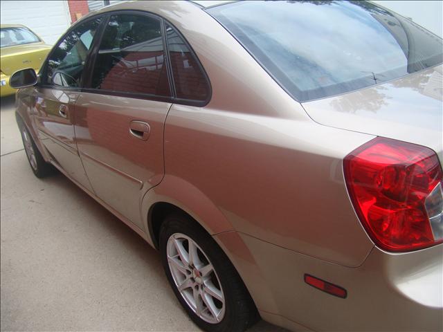 Suzuki Forenza 2004 photo 1