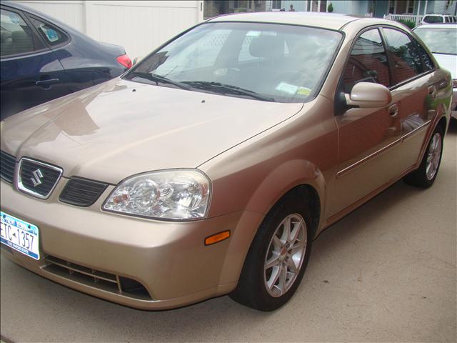 Suzuki Forenza 2004 photo 5