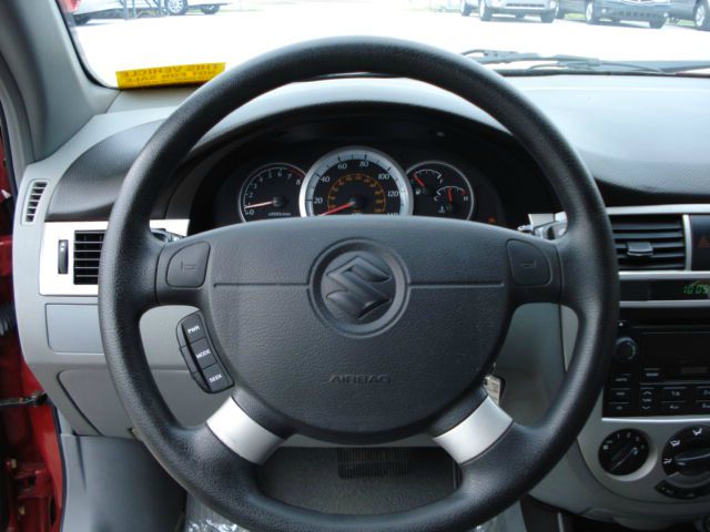 Suzuki Forenza 2004 photo 13