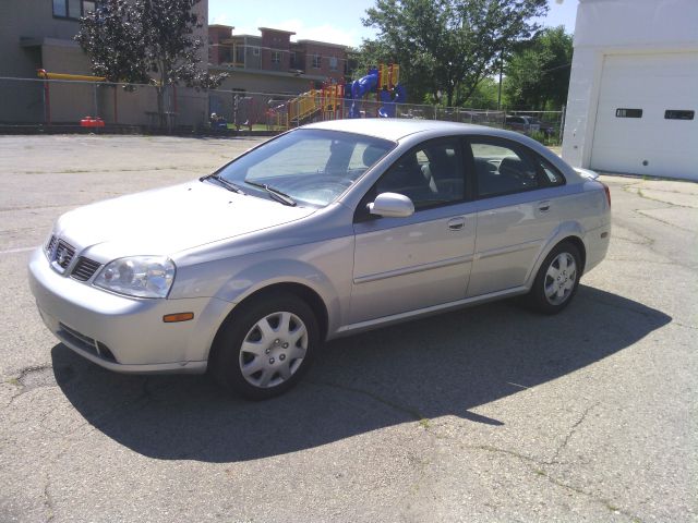 Suzuki Forenza 2004 photo 1