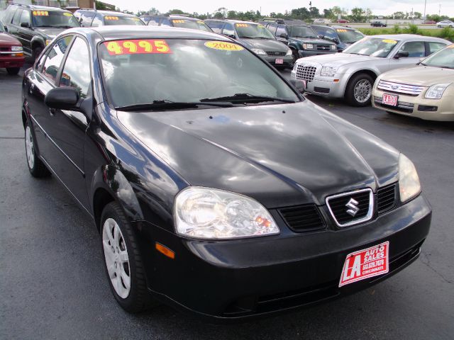 Suzuki Forenza 2004 photo 2