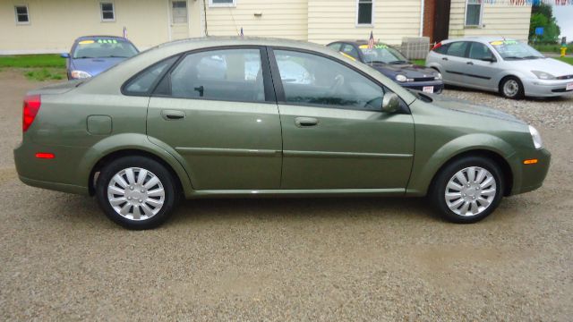 Suzuki Forenza 2004 photo 2