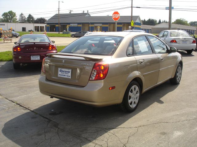 Suzuki Forenza 2004 photo 1