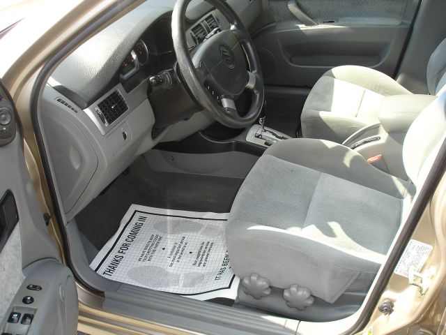 Suzuki Forenza 2004 photo 4