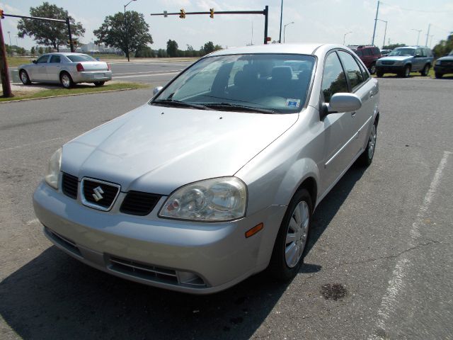 Suzuki Forenza 2004 photo 1