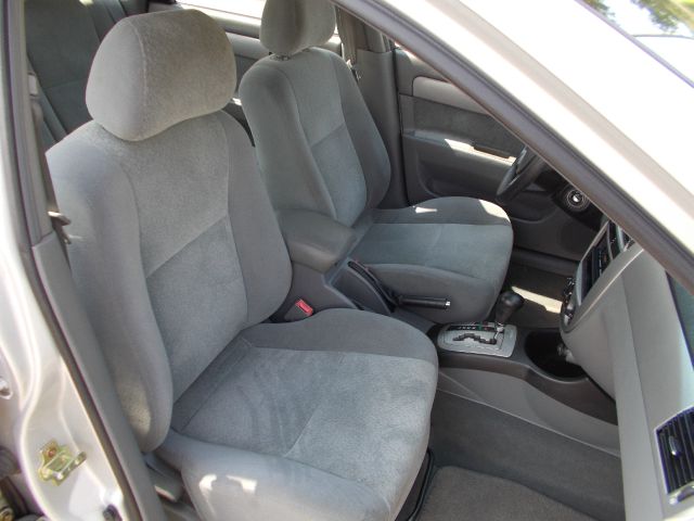 Suzuki Forenza 2004 photo 2